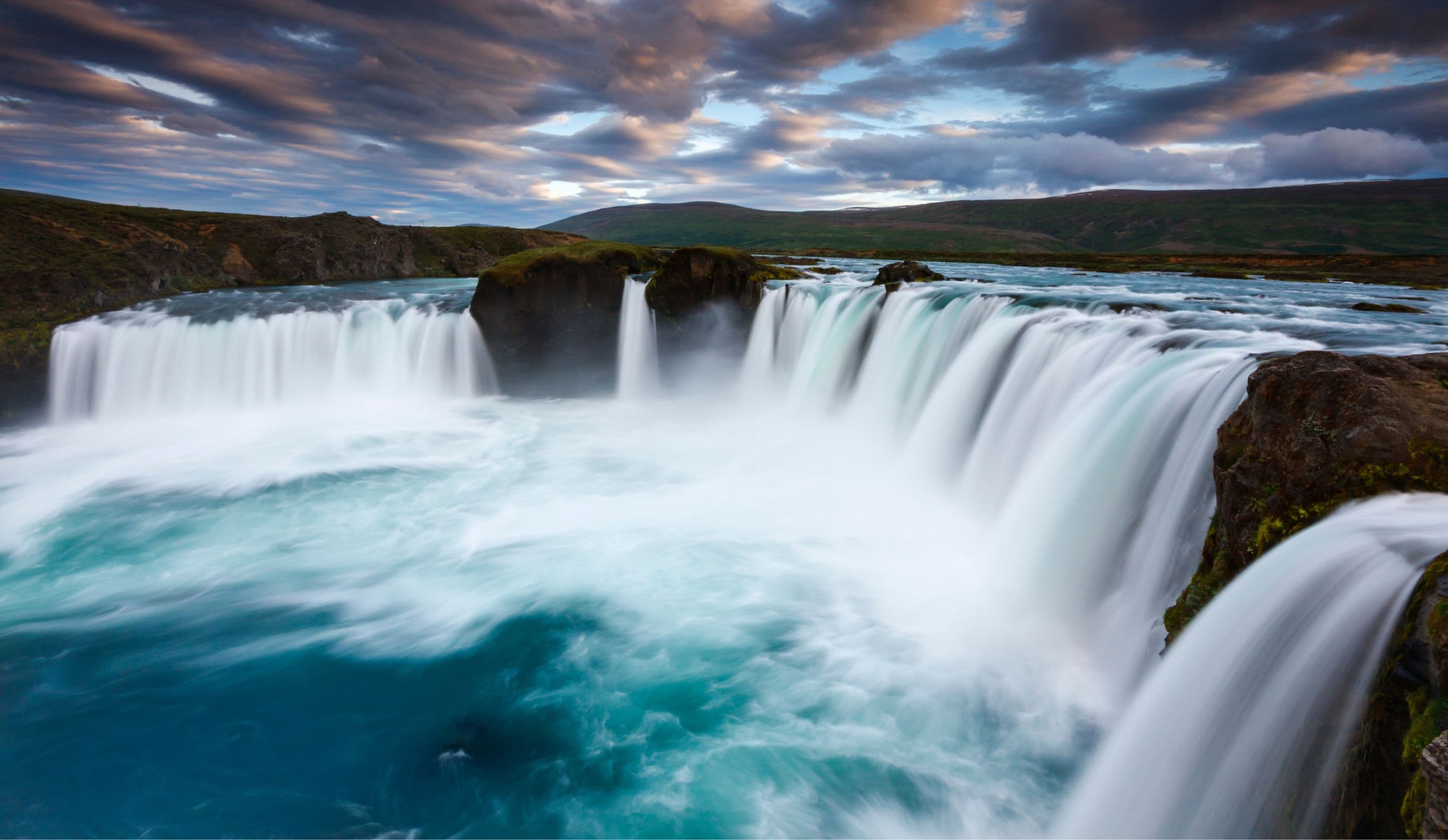 Top 10 Waterfalls You Can't Miss: Exploring Iceland's Spectacular Cascades